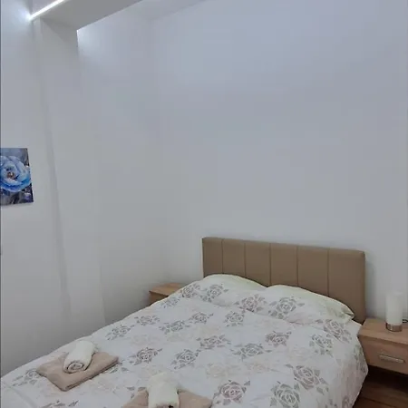 Apricus Apartman *